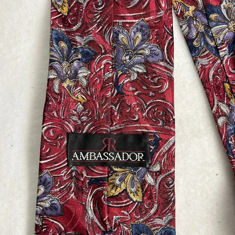 Ambassador texture scrollwork red
